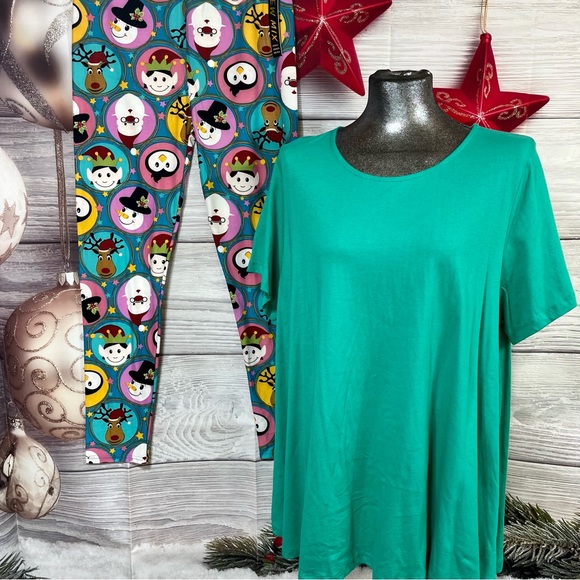 Roaman’s 1X (22/24) Keyhole top with plus size Christmas leggings - Picture 2 of 12